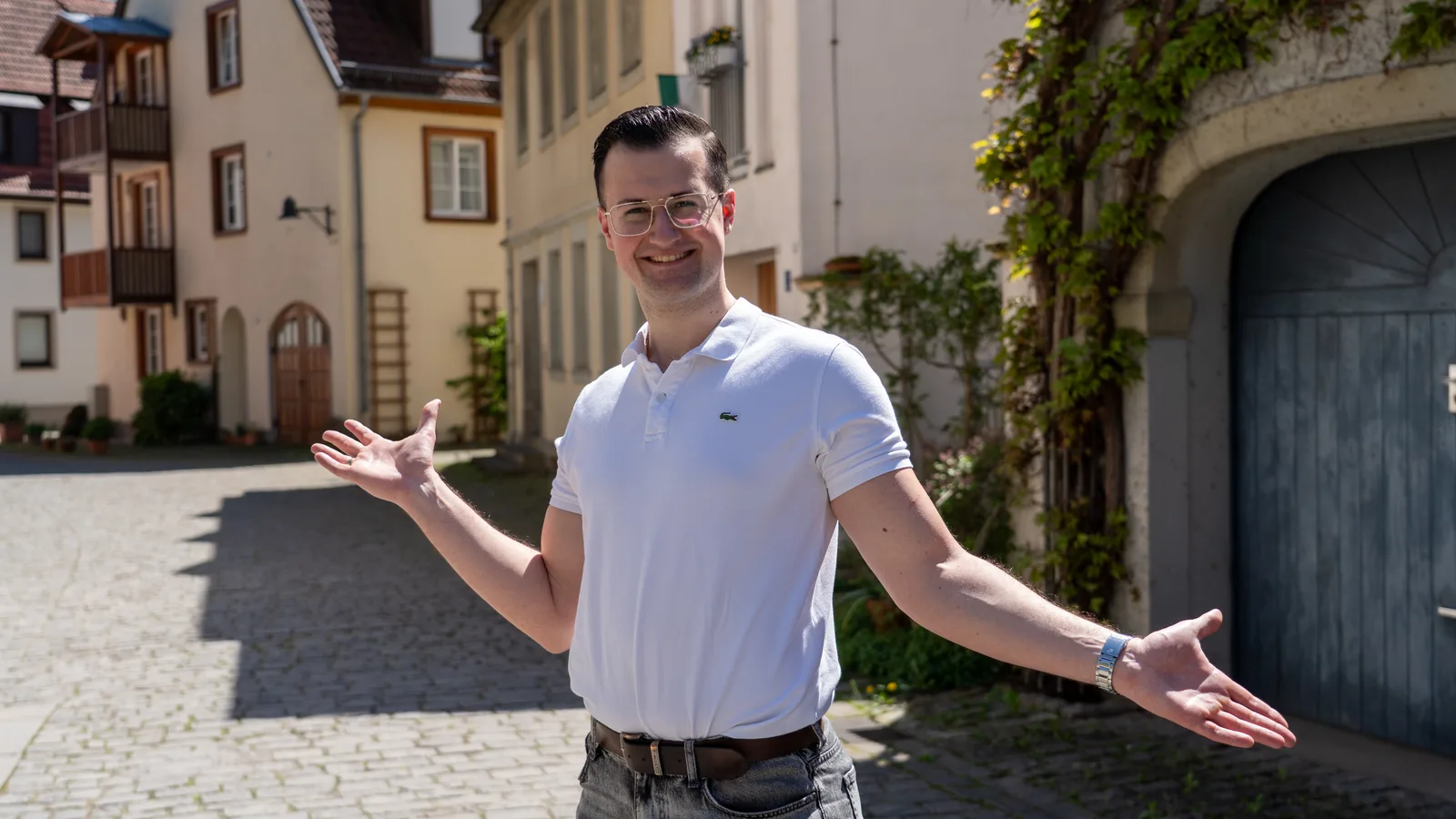 Martin Sim präsentiert ein Haus